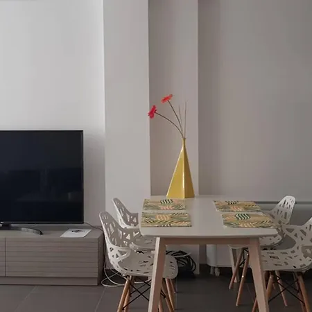 Hitech Apartment *