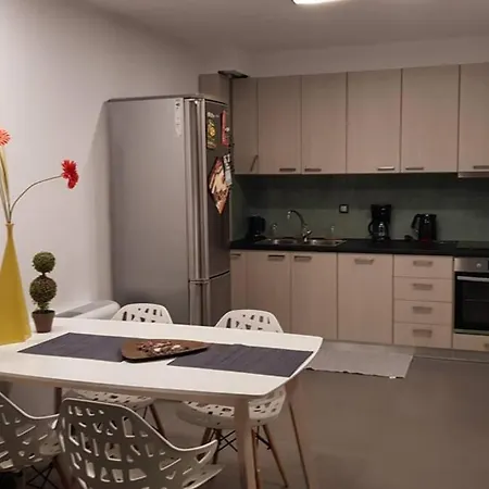 Hitech Apartment *